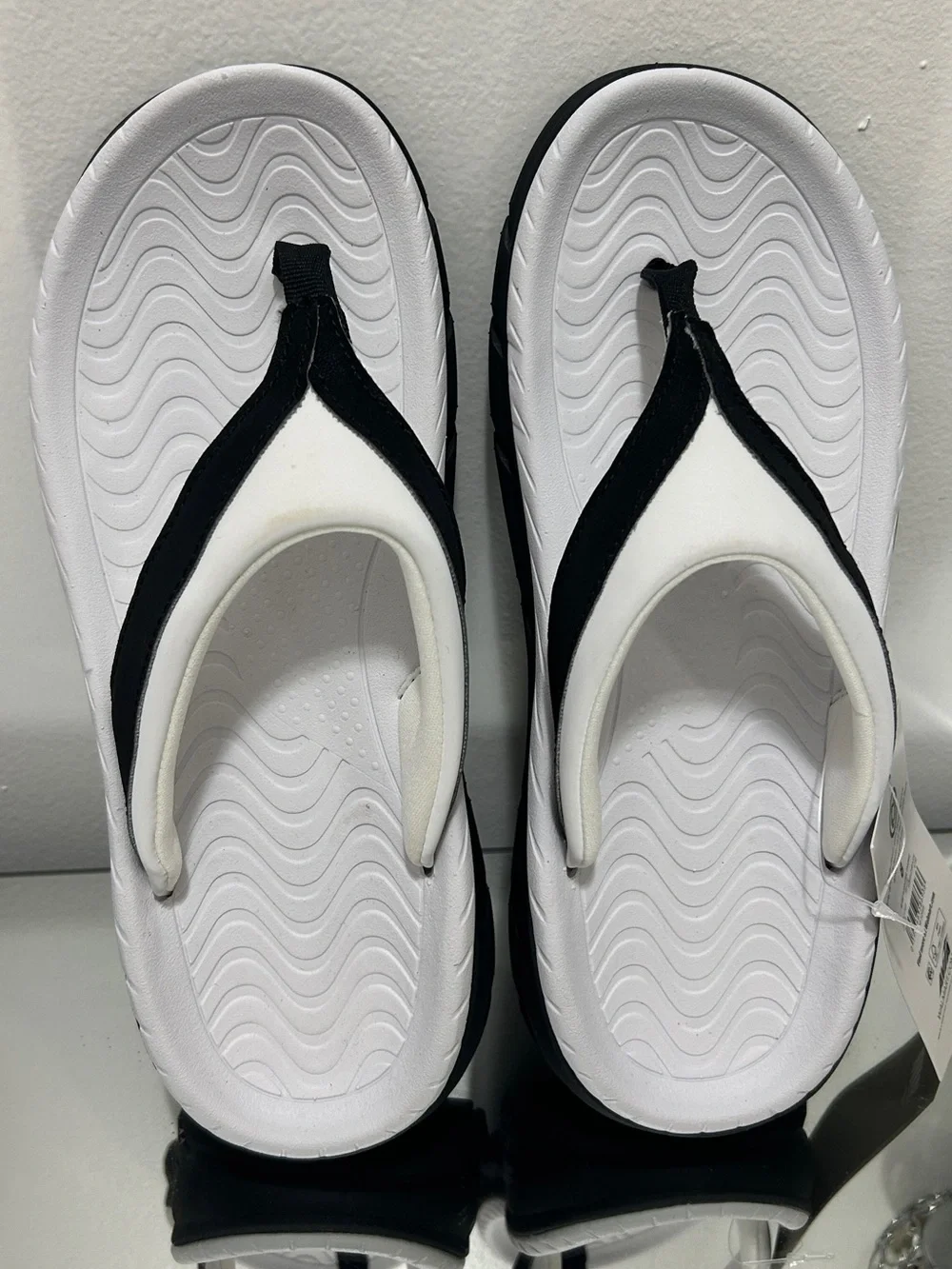 Avia Women’s Size 7 Black White Comfort Thong Flip Flop Sport Sandals NWT
